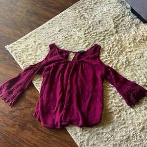 Cut out shoulder Lace sleeved Shirt